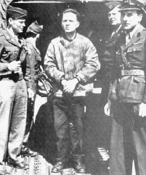 Rudolf Hoess under Allied arrestein 1945-46