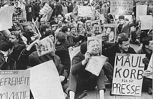 1962 Spiegel affair: Germans protest for freedom of the press