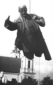 1991 demontage of Lenin statue in Bucharest