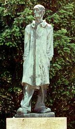 Dachau statue by F. Koelle, 1950, "unknown prisoner"